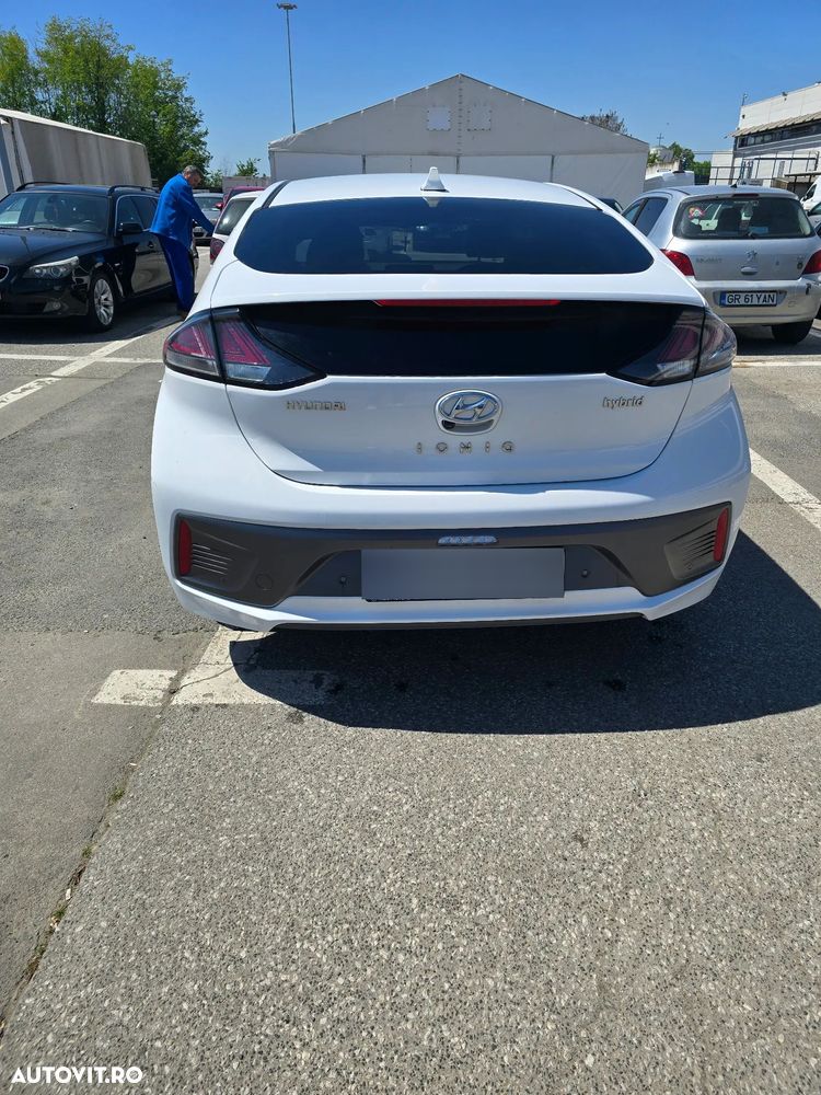 Hyundai IONIQ - 4