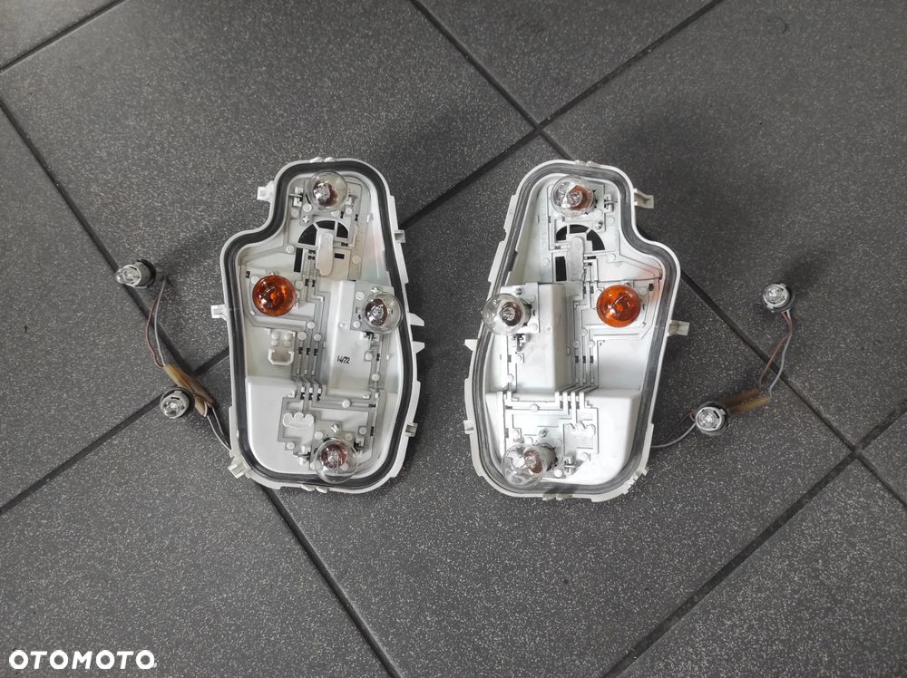 WKŁAD LAMPY TYLNEJ TYŁ LEWY PRAWY SKODA RAPID 5JH945257 5JH945258 CAŁY SPRAWY WYSYŁKA !!!!!!