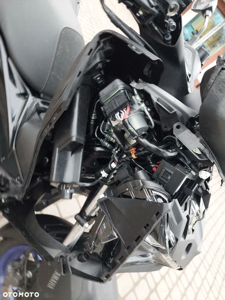 Yamaha X-max - 12