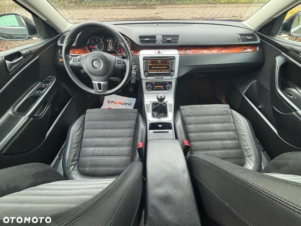 Volkswagen Passat 2.0 TDI DPF BlueMotion Technology Highline - 27