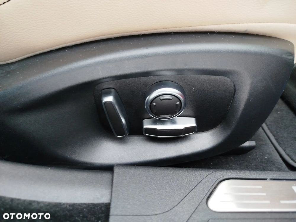 Jaguar XE 25t Prestige - 22