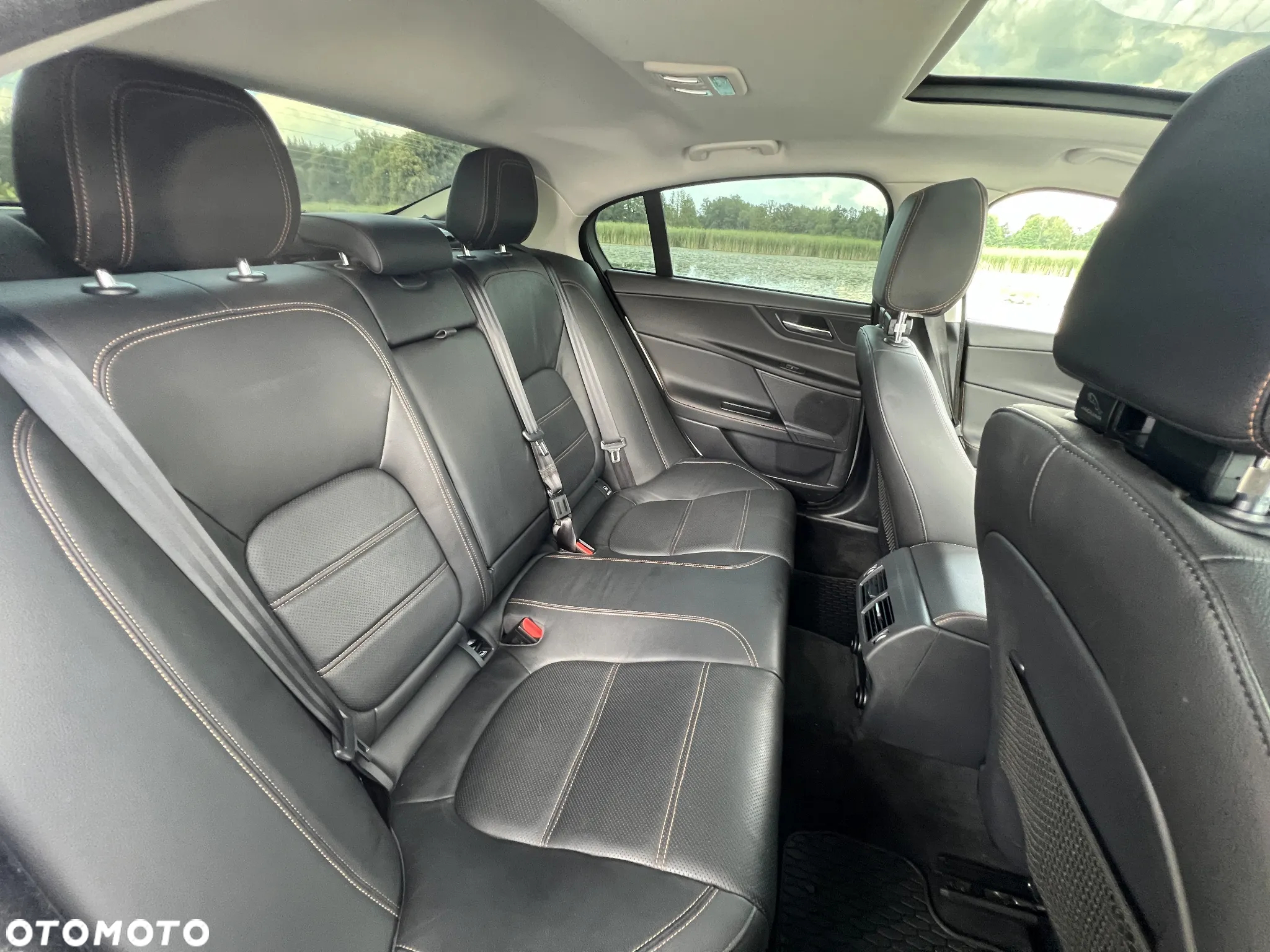 Jaguar XE 2.0 T Prestige - 9