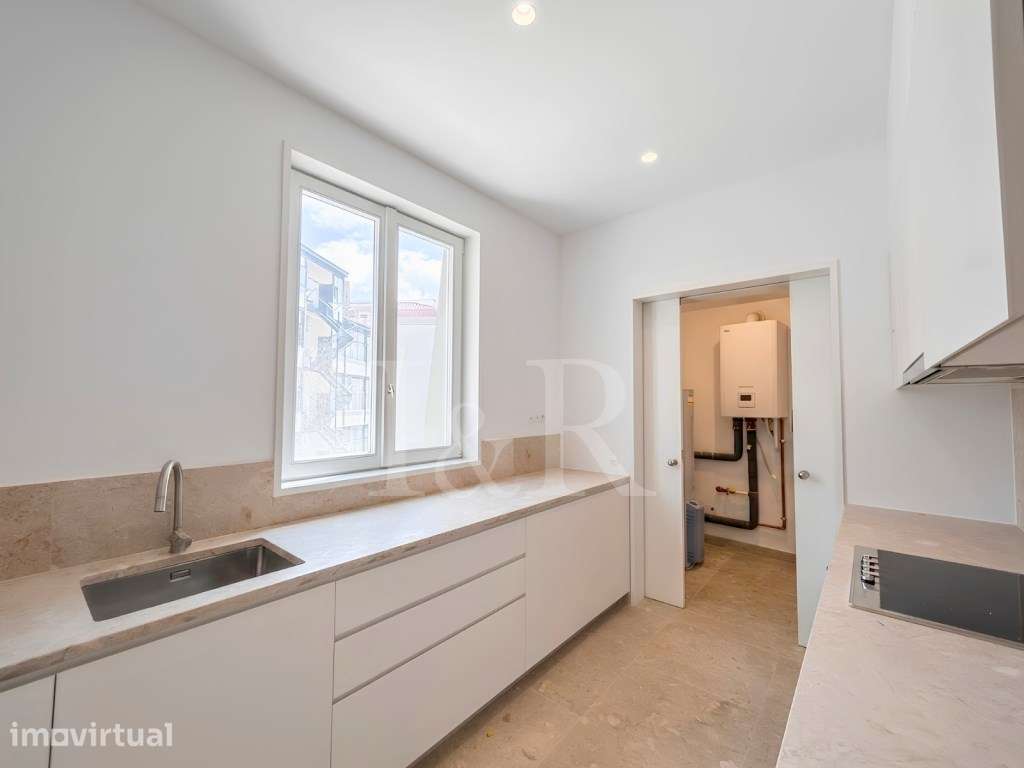 Apartamento T3 duplex com estacionamento junto à Av. Liberdade, Lisboa - Grande imagem: 4/62