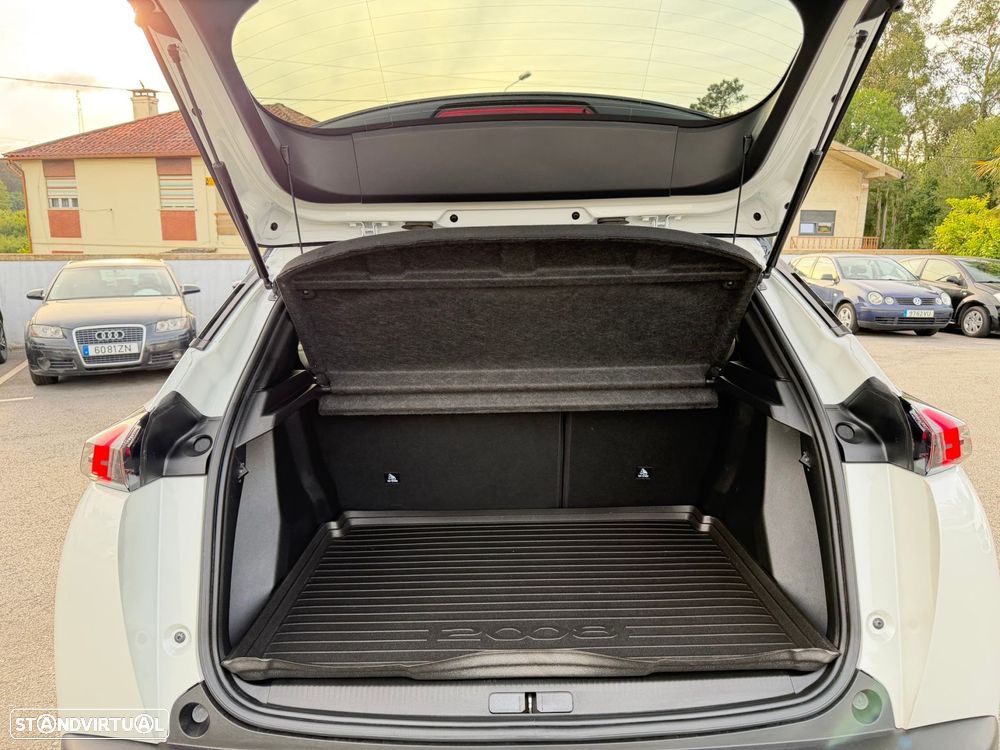 Peugeot 2008 1.2 PureTech GT Pack EAT8 - 6