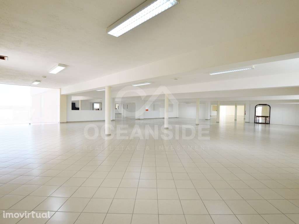 Loja com três pisos na Abóboda - Grande imagem: 4/18