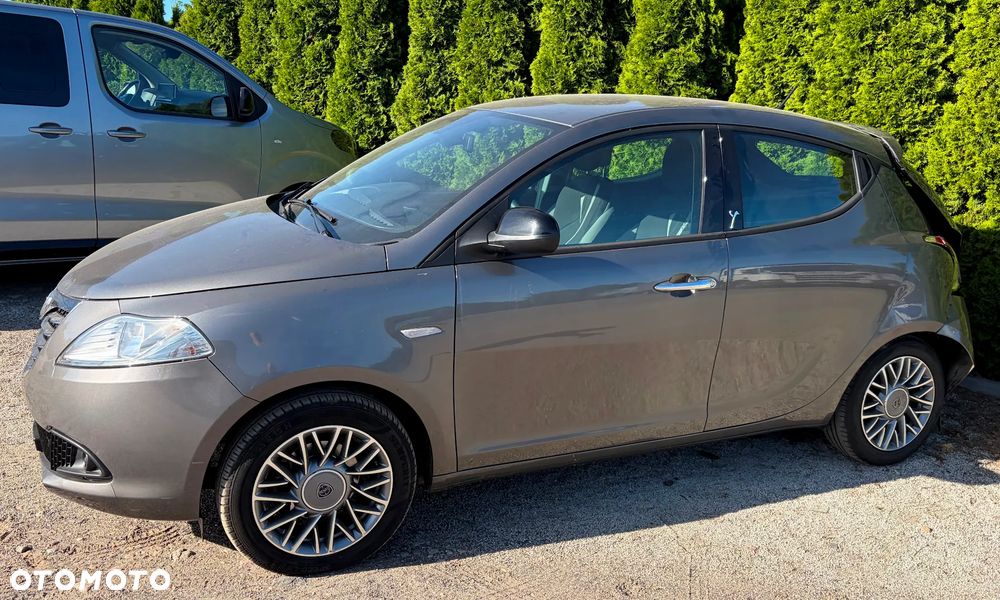 Lancia Ypsilon 1.2 8V Gold - 28