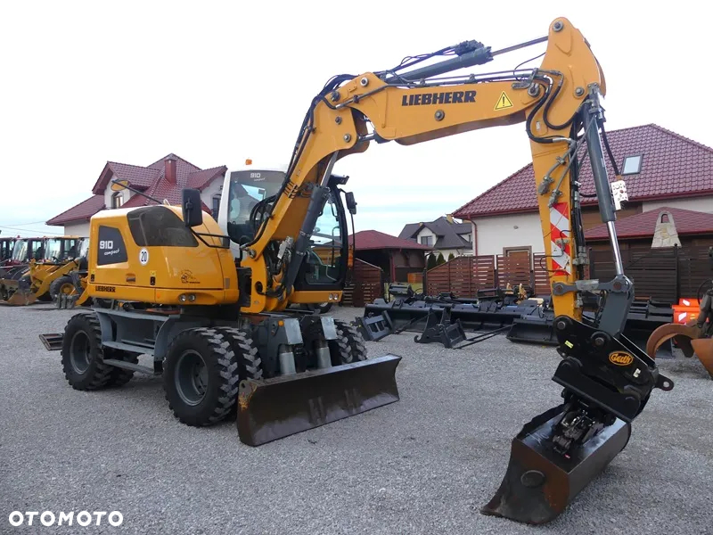 Liebherr A910 Compact / Sprowadzona / Super Stan / - 2