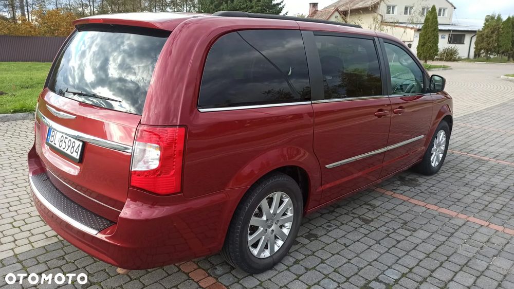 Chrysler Town & Country - 5