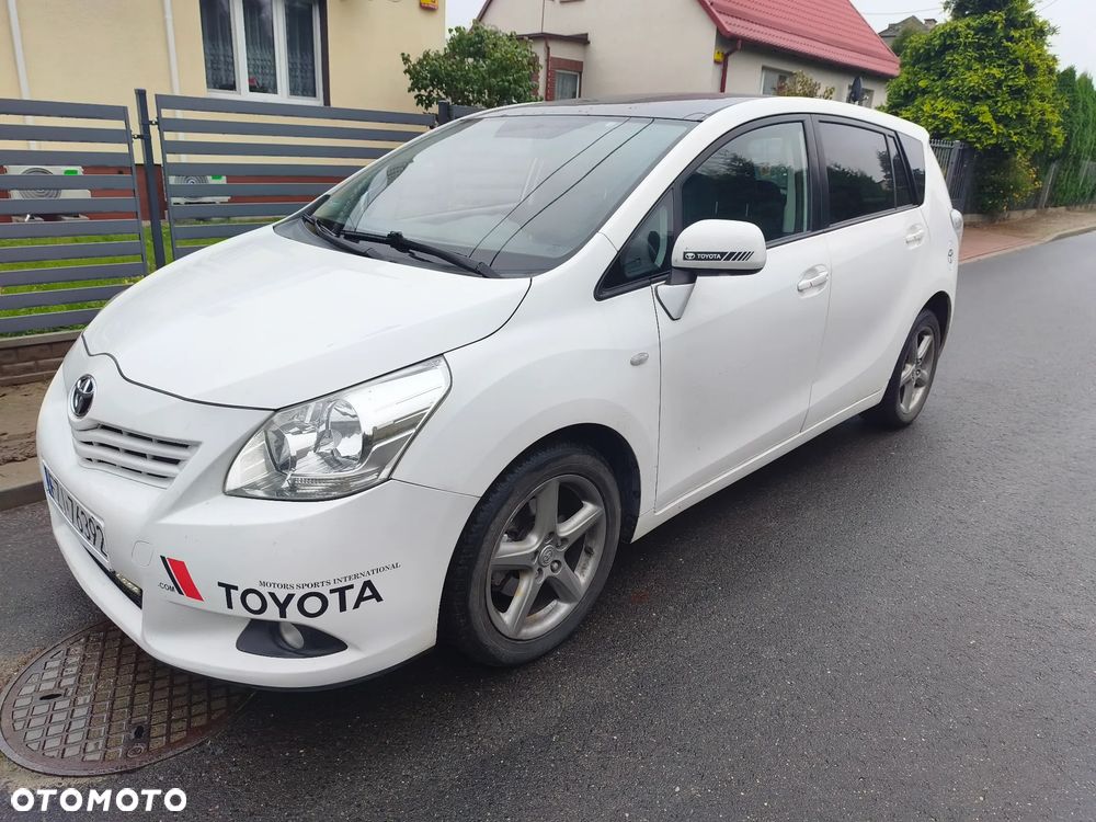 Toyota Verso 2011 photo 2