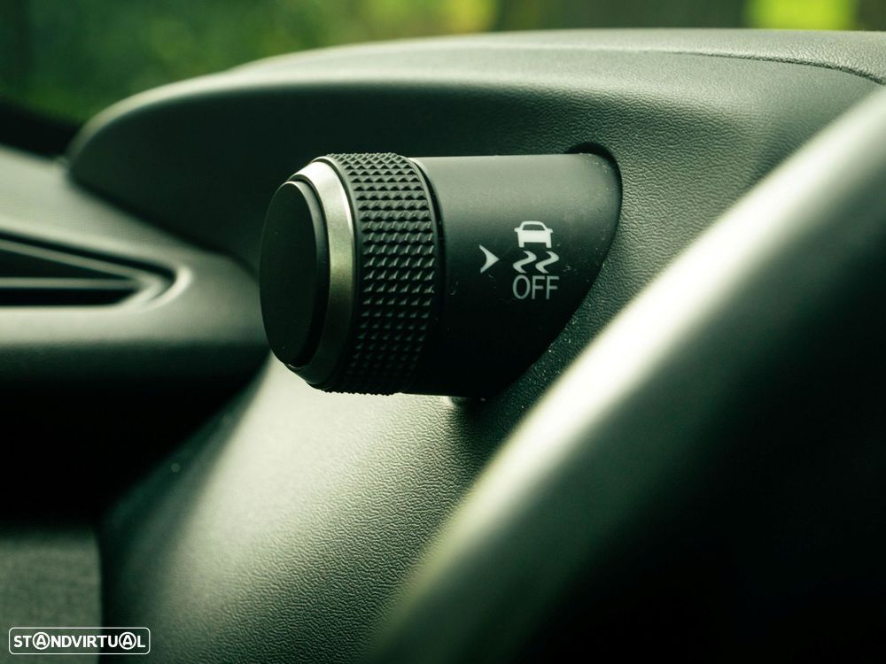 Lexus UX 250h Sport - 33