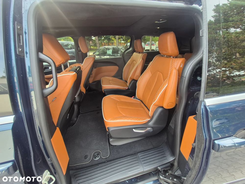 Chrysler Pacifica - 16
