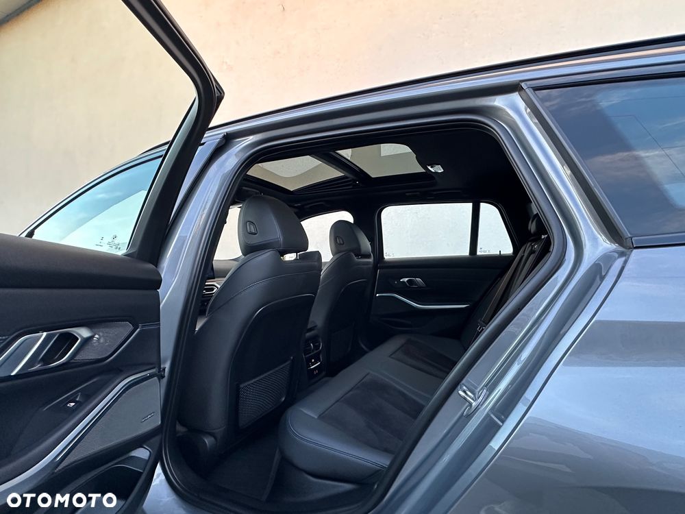 BMW Seria 3 330e xDrive M Sport - 25
