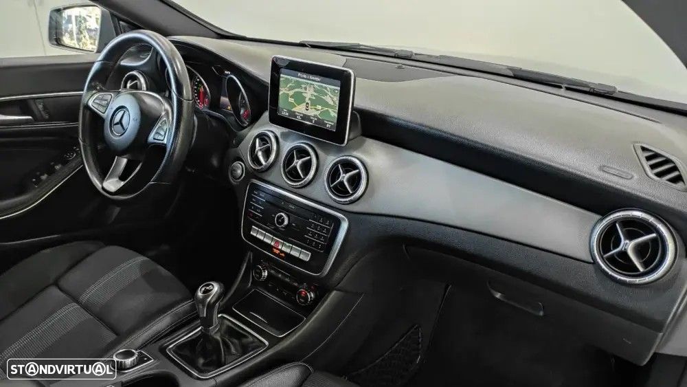 Mercedes-Benz CLA 200 d Shooting Brake AMG Line - 25