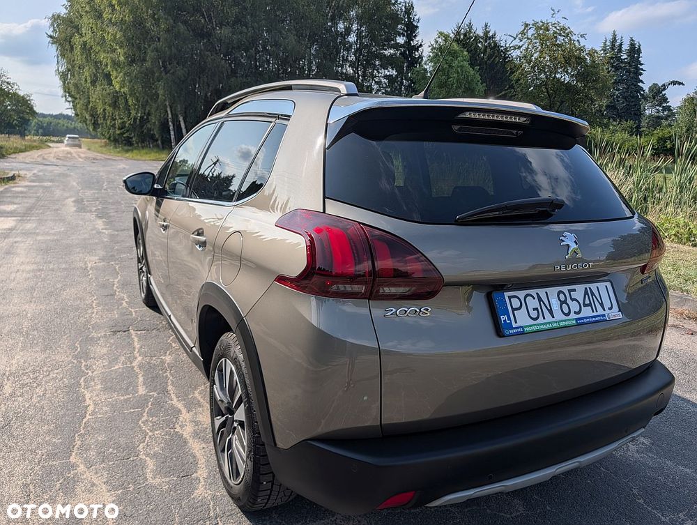Peugeot 2008 1.2 Pure Tech Allure S&S - 14