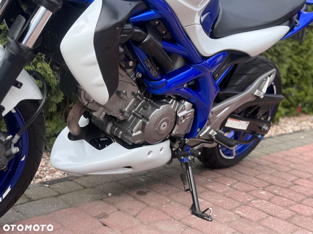 Suzuki Gladius - 10