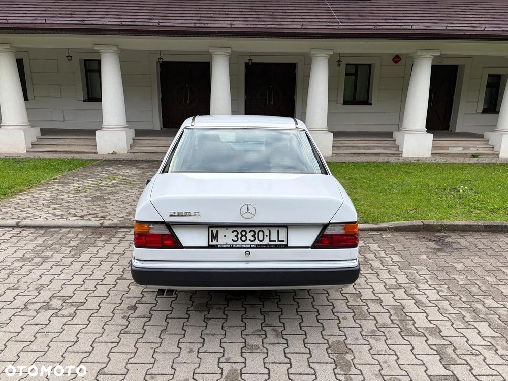 Mercedes-Benz W124 (1984-1993) - 25