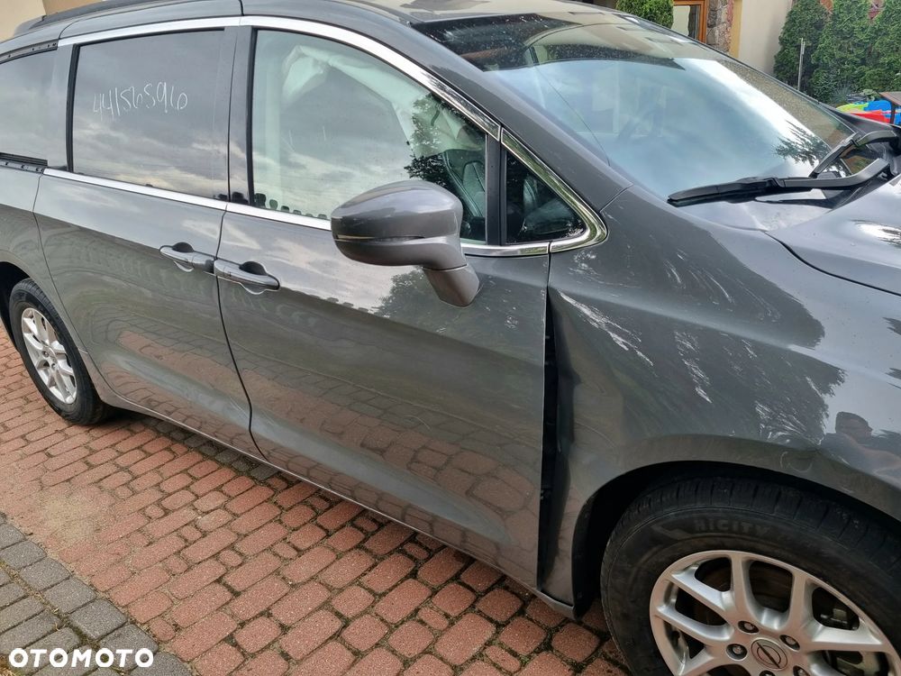 Chrysler Pacifica - 19