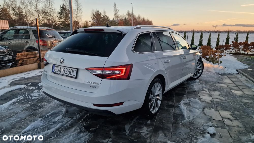 Skoda Superb 2.0 TDI Ambition DSG - 22