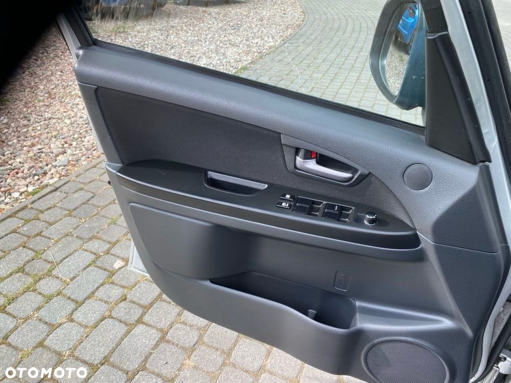 Suzuki SX4 1.6 GS / Premium - 12
