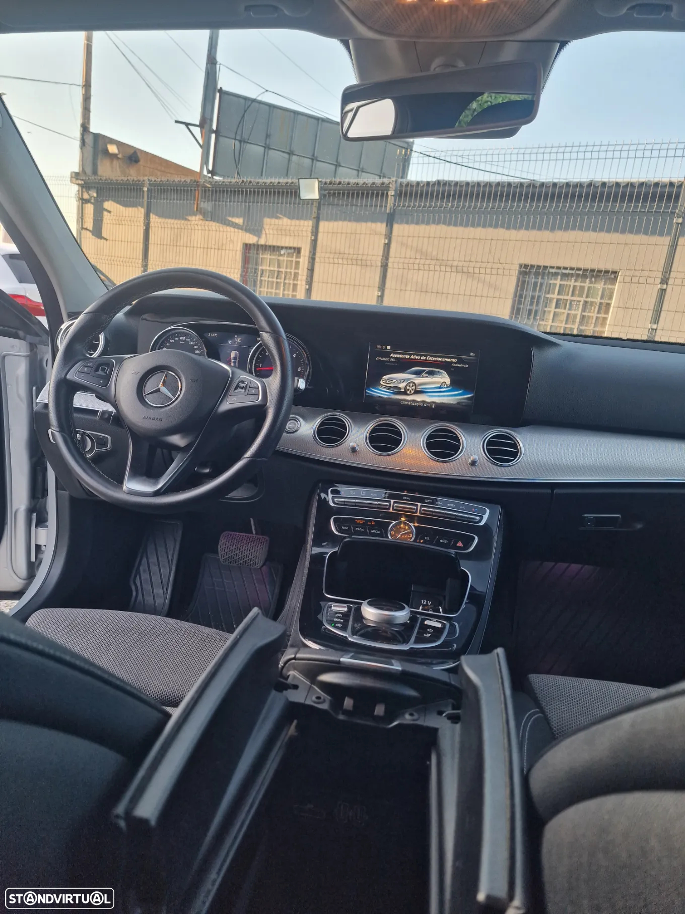 Mercedes-Benz E 220 d T 9G-TRONIC Exclusive - 6