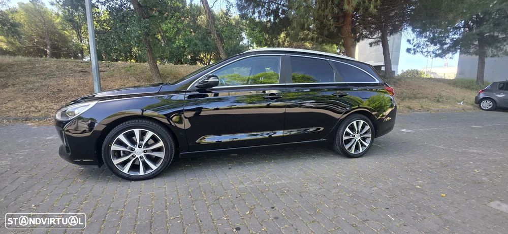 Hyundai i30 SW 1.6 CRDi Blue Style+Navi - 12