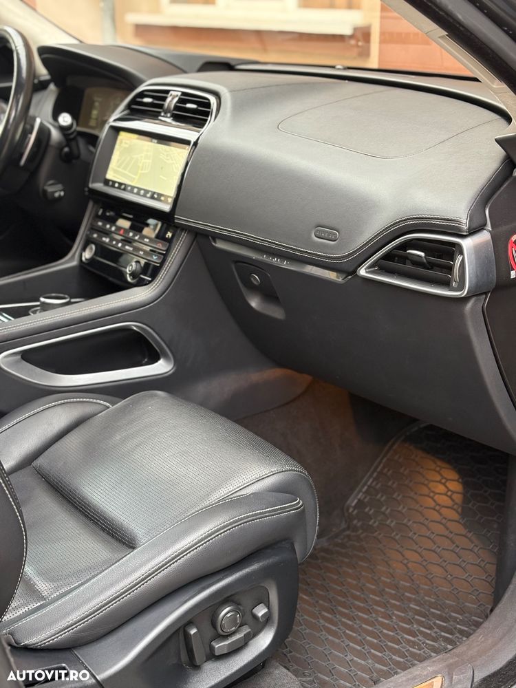 Jaguar F-Pace 30d AWD S - 4