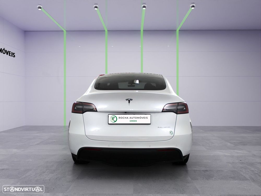 Tesla Model Y - 4