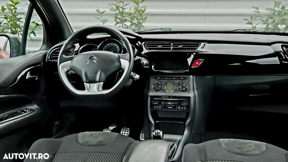 Citroën DS3 PureTech 82 SoChic - 11