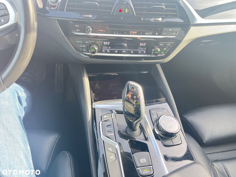 BMW Seria 5 M550d xDrive - 16