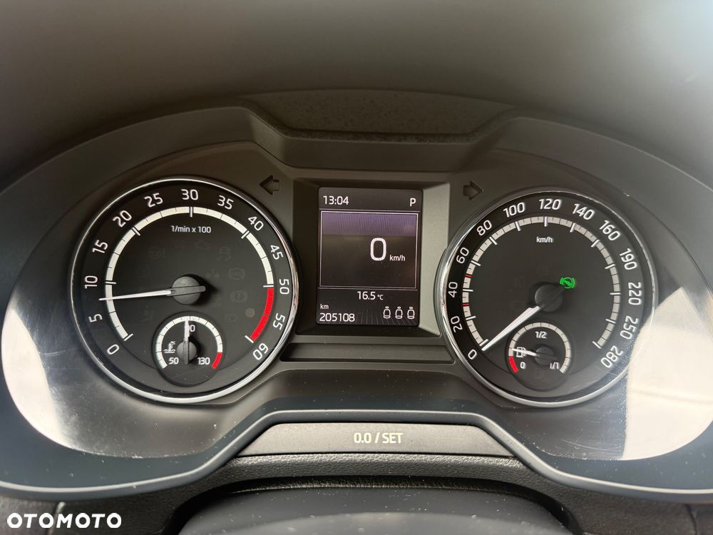 Skoda Octavia 2.0 TDI DSG RS - 21