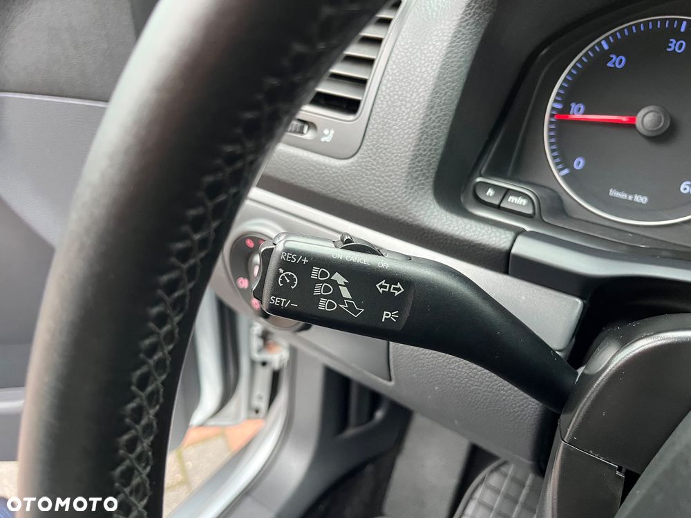 Volkswagen Golf 1.9 TDI DPF Trendline BlueMotion - 24