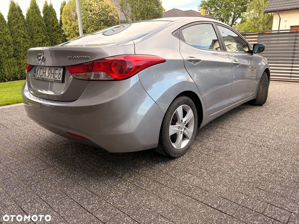 Hyundai Elantra 1.6 Style - 17