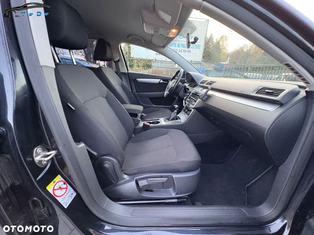 Volkswagen Passat 1.6 TDI DPF BlueMot Highline - 32