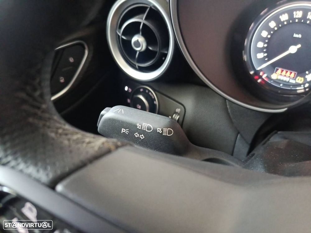 Alfa Romeo Giulia 2.0 T TI Q4 AT8 - 15