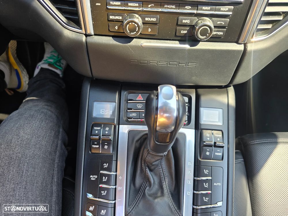 Porsche Macan Turbo PDK - 23