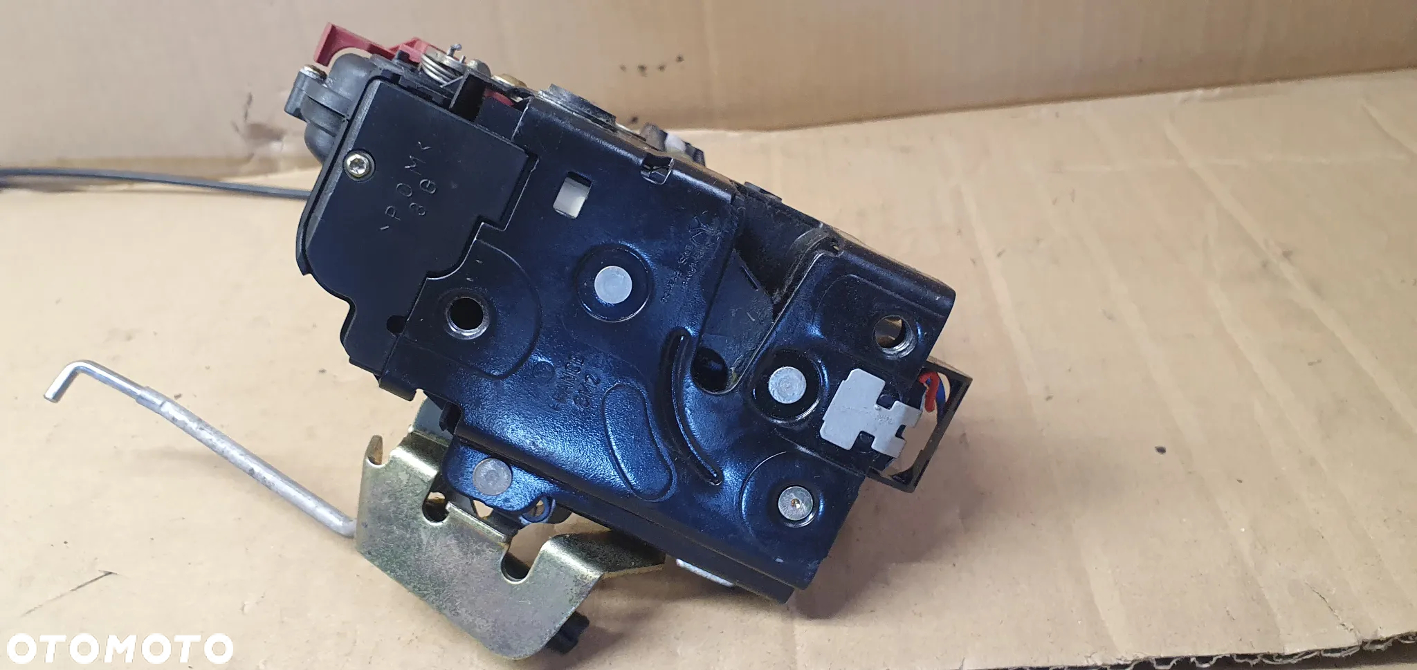 Zamek lewy tył tylny lewy Audi A4 B6 4B0839015D - 2