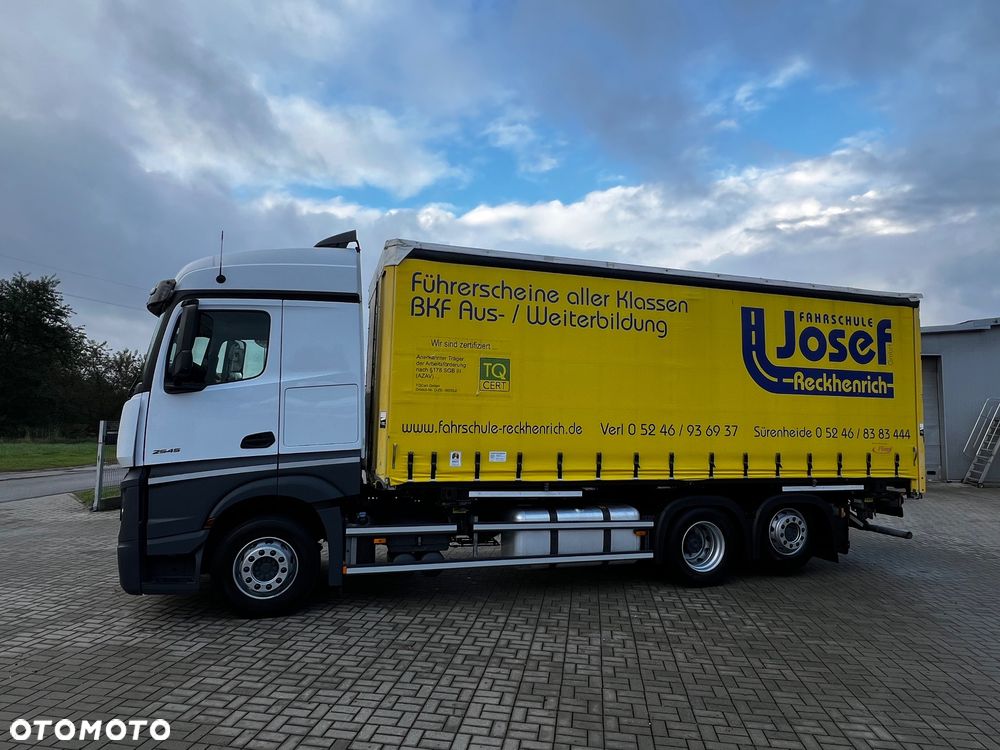 Mercedes-Benz Actros - 3