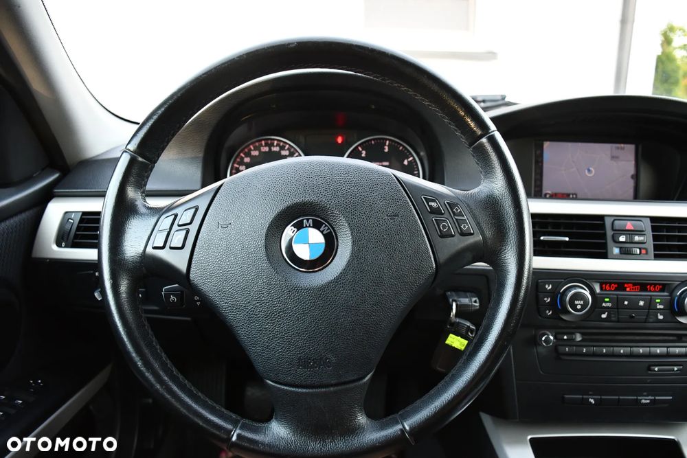 BMW Seria 3 318d - 32