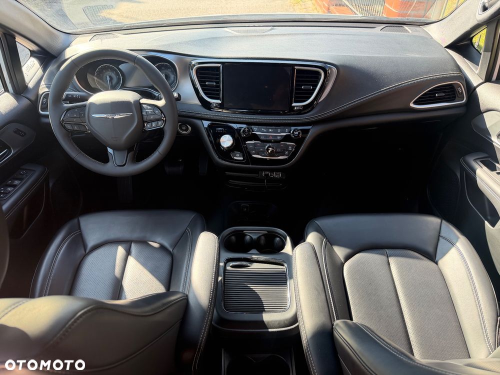 Chrysler Pacifica - 16