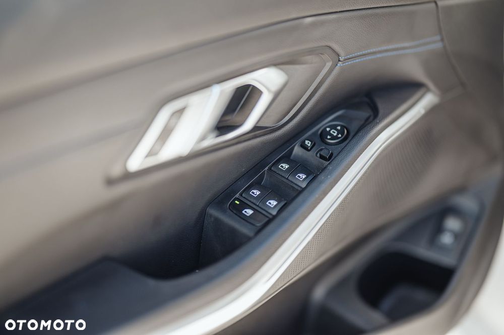BMW Seria 3 320d mHEV M Sport sport - 12