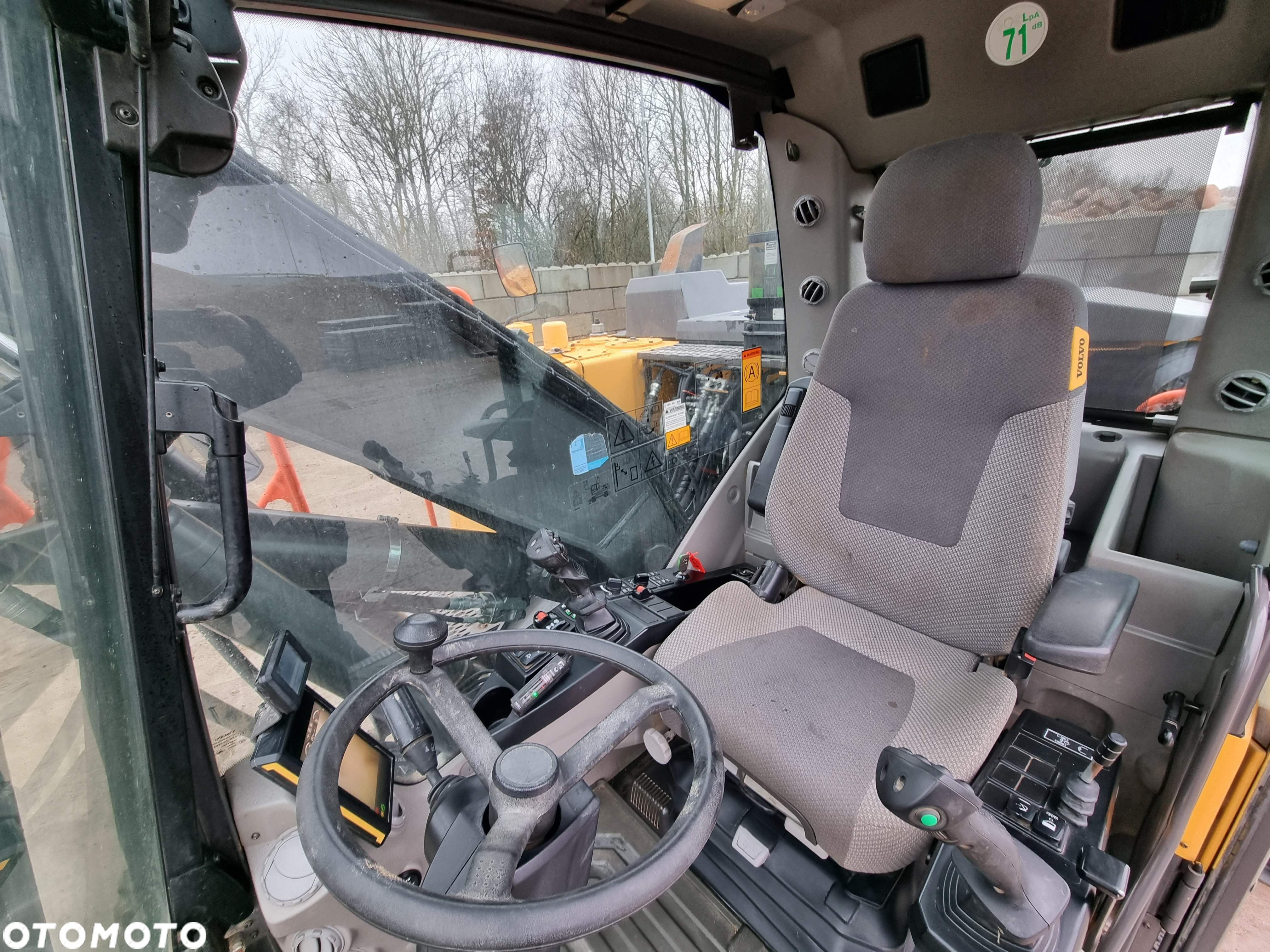 Volvo EWR 150E compact koparka kołowa - 23