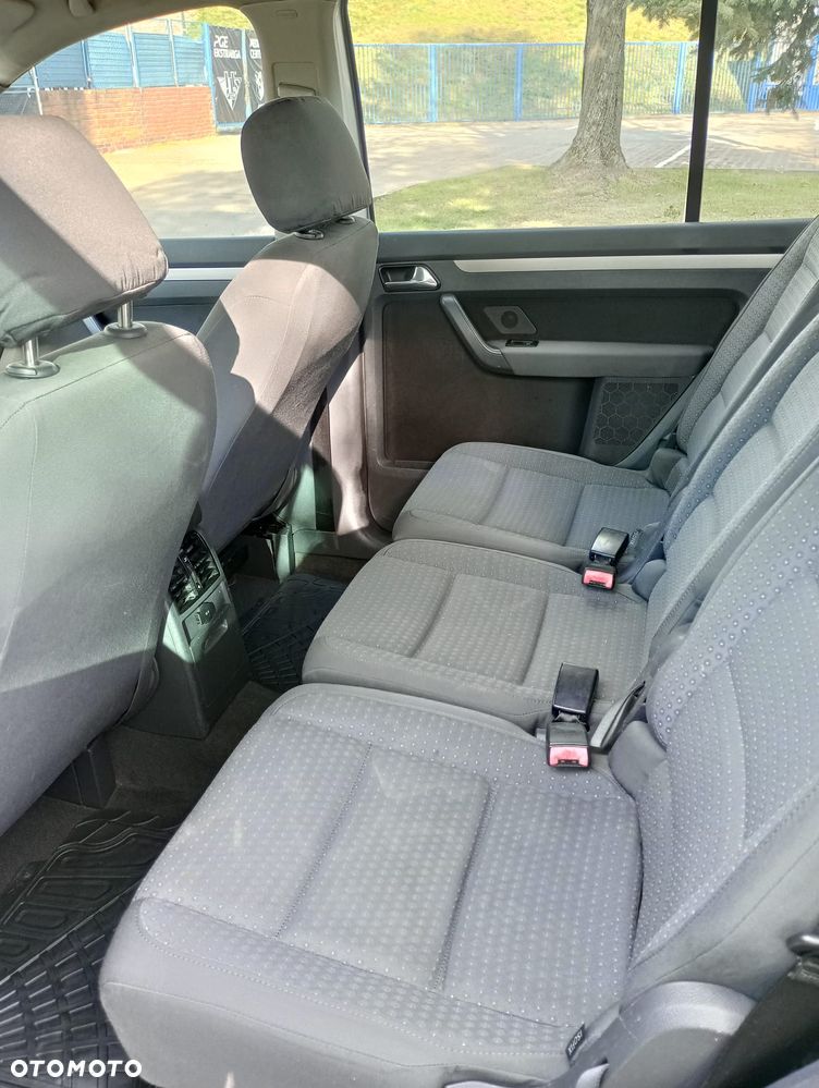 Volkswagen Touran - 8
