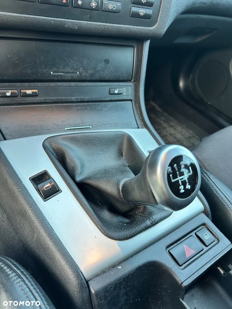 BMW Seria 3 318i Touring - 20