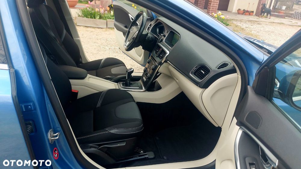 Volvo V40 D4 Momentum - 21