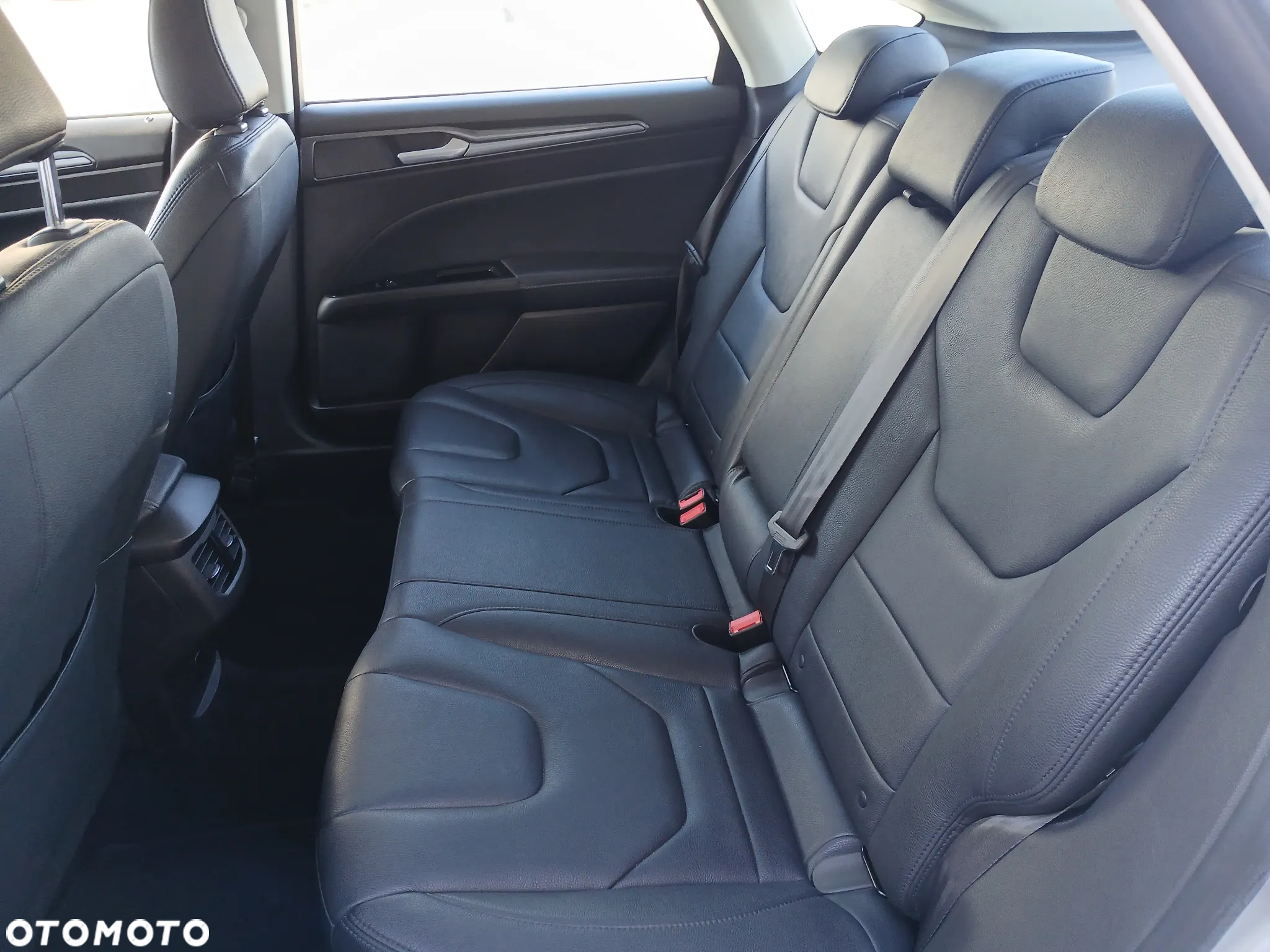 Ford Mondeo 2.0 Hybrid Titanium - 9