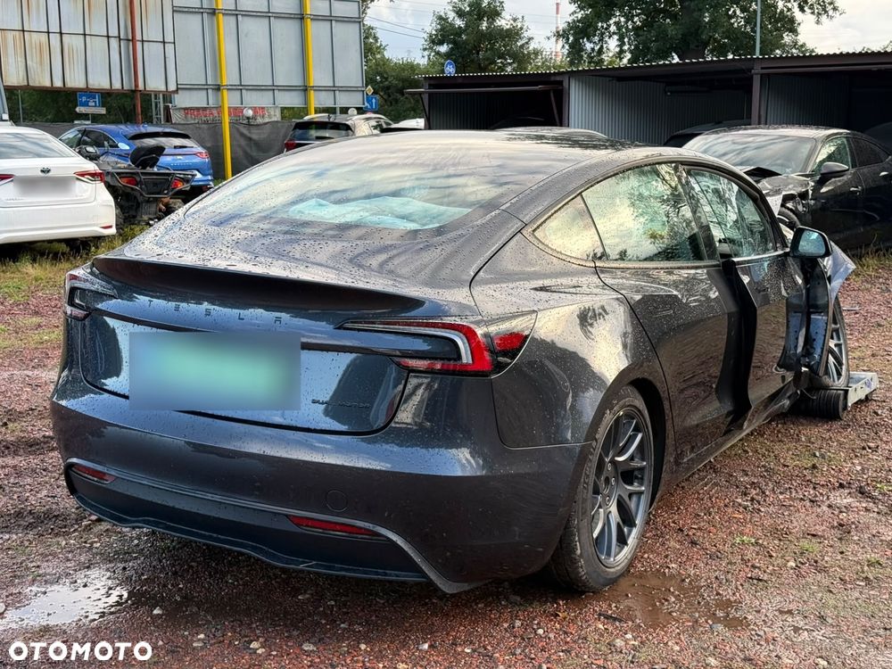 Tesla Model 3 - 11