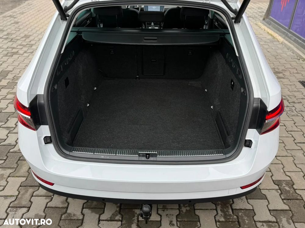 Skoda Superb Combi 2.0 TDI DSG Premium Edition - 32