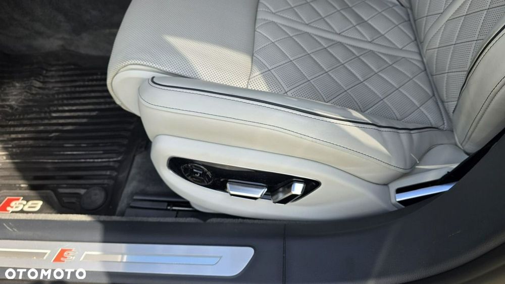 Audi S8 - 21