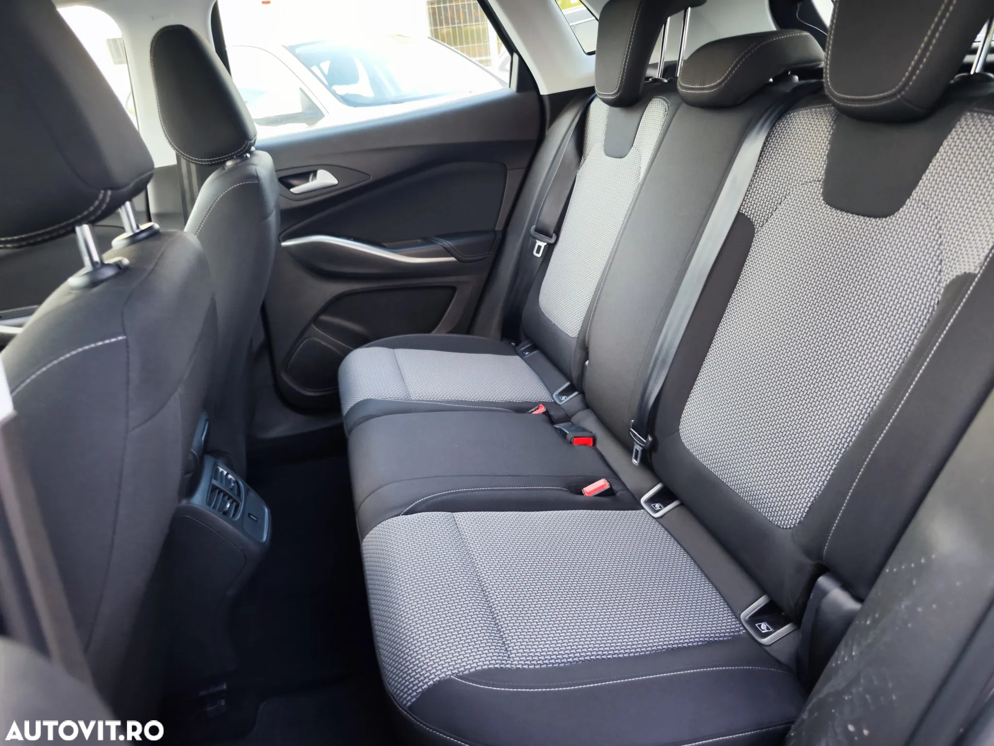 Opel Grandland X 1.5 START/STOP AT8 Business Edition - 12