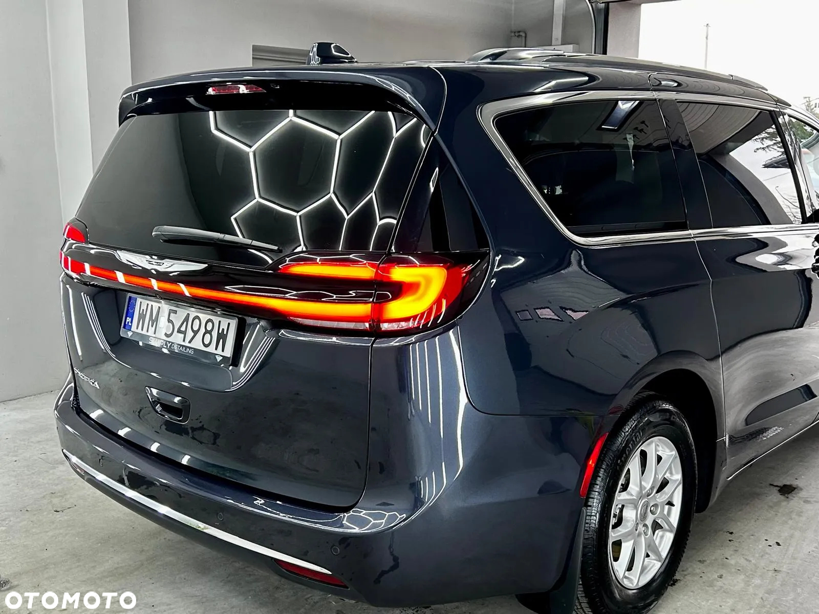 Chrysler Pacifica - 8